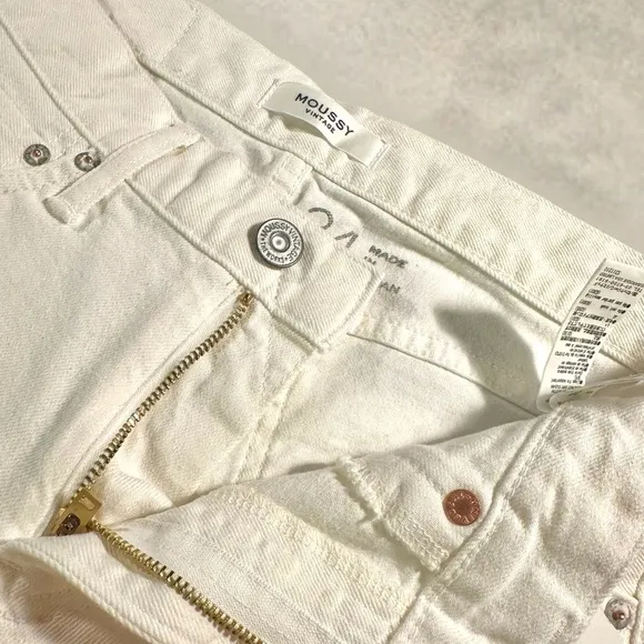 NWT Moussy Vintage ‘Buffalo’ Raw Cut Step Hem Skinny Jeans in White Size 24