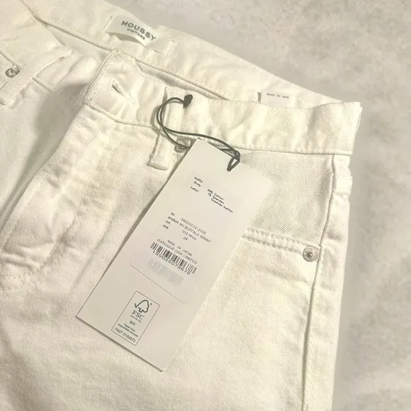 NWT Moussy Vintage ‘Buffalo’ Raw Cut Step Hem Skinny Jeans in White Size 24