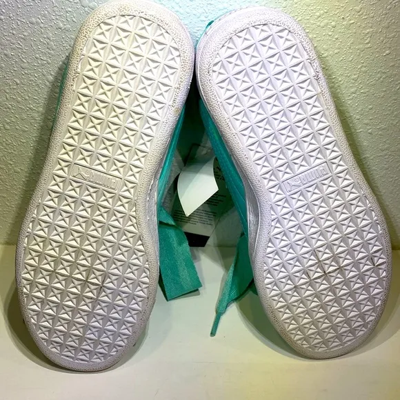 NWT Puma Basket Heart Patent Junior Trainers Shoes Aruba Blue Size 5C or 6.5W