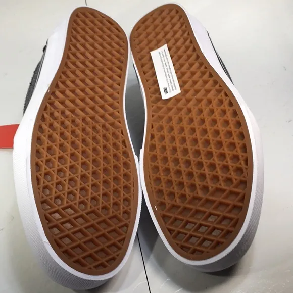 NWT Vans Chukka Pro Low Top Skateboard Shoes Men’s 7.5 Women’s 9