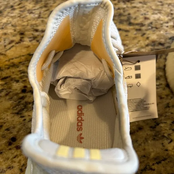 NWT Yeezy Boost 350 V2 “Light” Color Changing Shoes