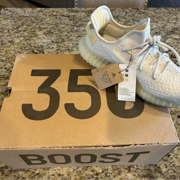 NWT Yeezy Boost 350 V2 “Light” Color Changing Shoes