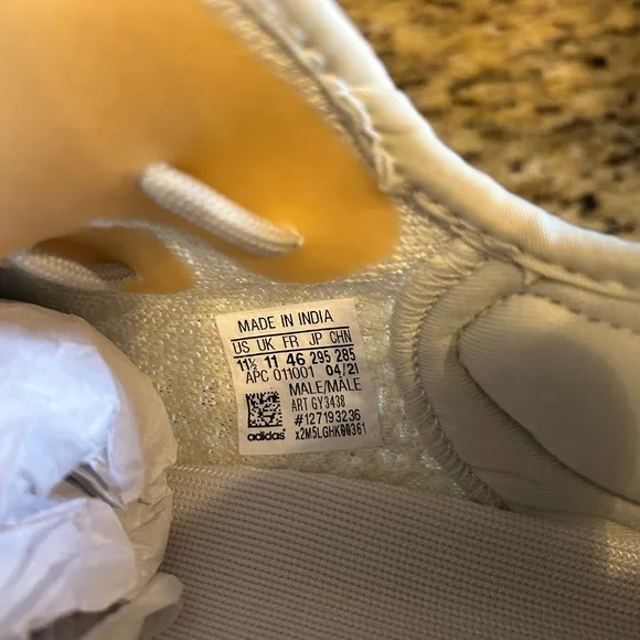 NWT Yeezy Boost 350 V2 “Light” Color Changing Shoes