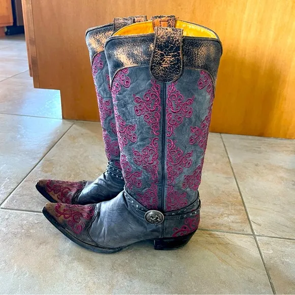 Old Gringo cowgirl boots style L1000, grey boots with purple raised stitching
