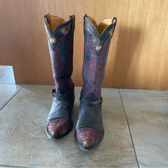 Old Gringo cowgirl boots style L1000, grey boots with purple raised stitching