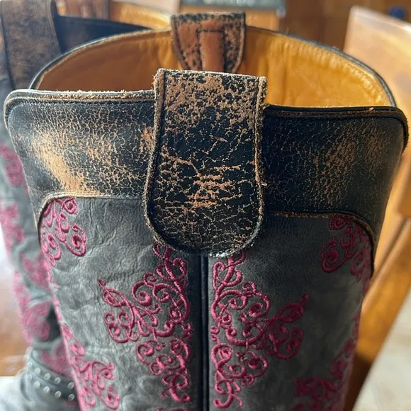 Old Gringo cowgirl boots style L1000, grey boots with purple raised stitching