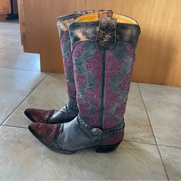 Old Gringo cowgirl boots style L1000, grey boots with purple raised stitching