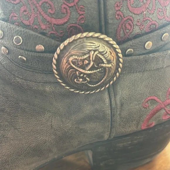 Old Gringo cowgirl boots style L1000, grey boots with purple raised stitching