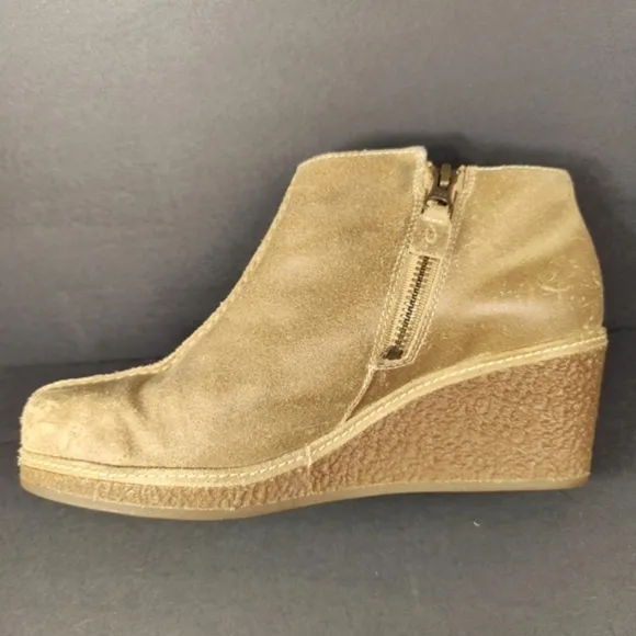 OluKai Distressed Brown Taupe Leather Ankle Wedge Boots Women's Shoe Size 8