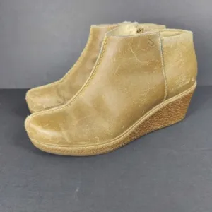 OluKai Distressed Brown Taupe Leather Ankle Wedge Boots Women's Shoe Size 8