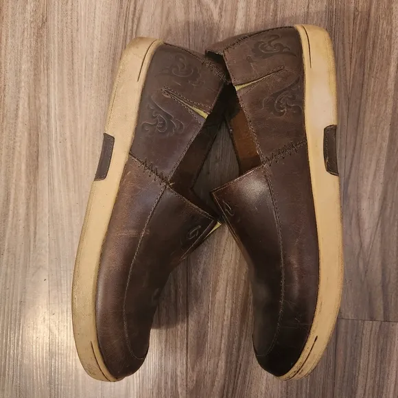 OluKai Kama'Aina Tooled Leather Slip On Loafer Shoes Casual Mens Size 11…