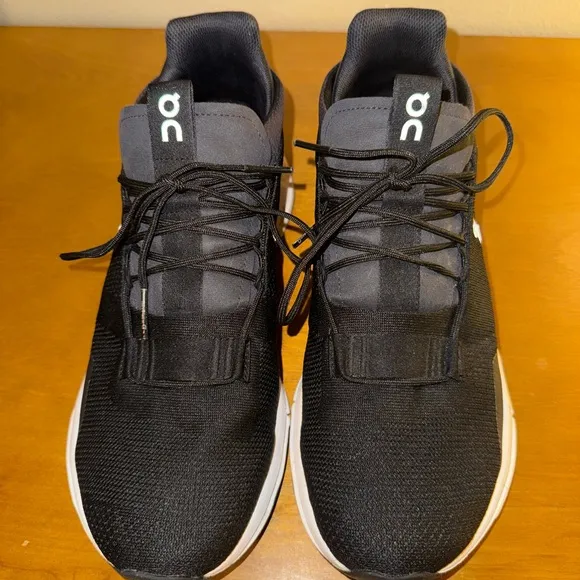 On Cloud Cloudnova 10.5 M Running Black and White Athletic Shoes