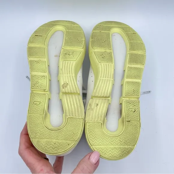 On Running The Roger Advantage Sneaker 11 White/Hay