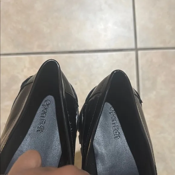 Open edit Sz 11 Black Leather Loafers with Gold Accent. CHunky heel 90s style