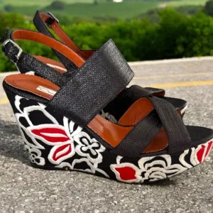 Oscar De La Renta Wedge Sandals Women’s 39 US 9 Embroidered Boho Floral Black