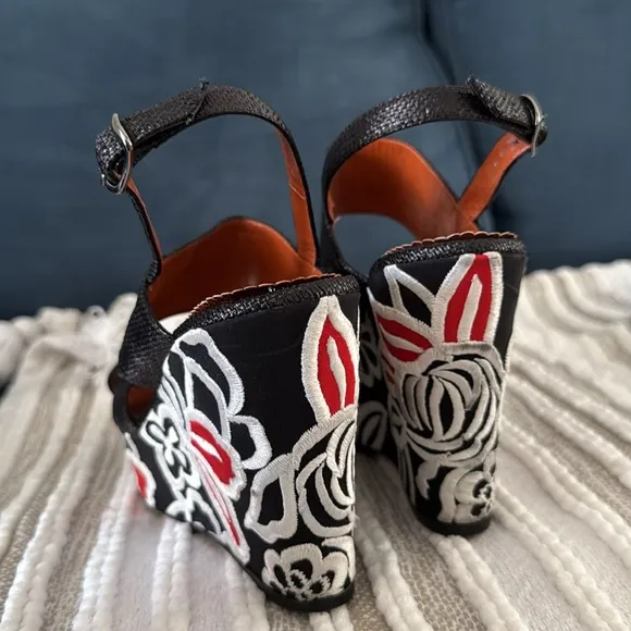 Oscar De La Renta Wedge Sandals Women’s 39 US 9 Embroidered Boho Floral Black