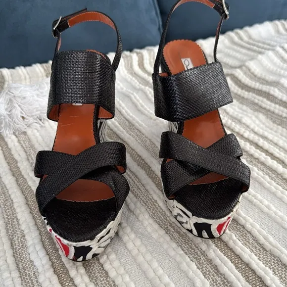 Oscar De La Renta Wedge Sandals Women’s 39 US 9 Embroidered Boho Floral Black