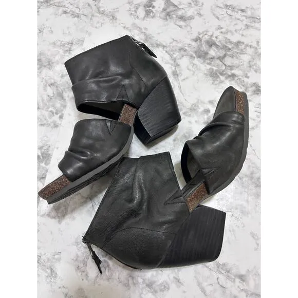 OTBT Patchouli Black Leather Bootie Sandals 8M Distressed Memory Foam Boho Indie