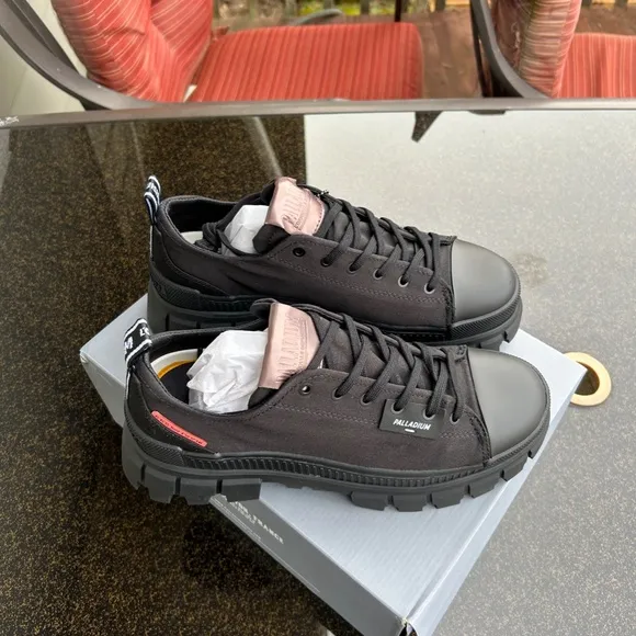 Palladium Black Revolt Lo Top Tennis Shoes, Sizes EU 42 &amp; 43 , US 10 &amp; 11, NIB