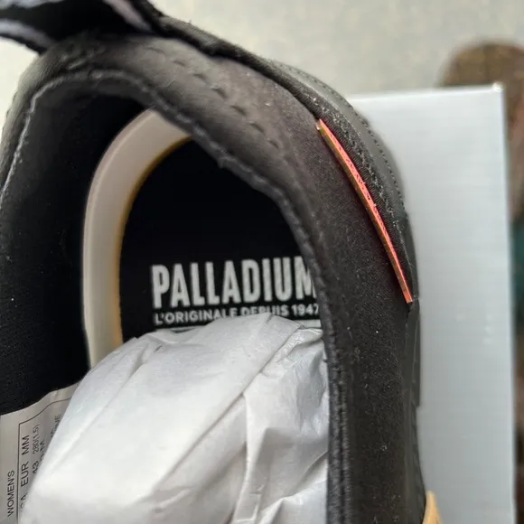 Palladium Black Revolt Lo Top Tennis Shoes, Sizes EU 42 &amp; 43 , US 10 &amp; 11, NIB