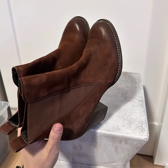 Paul green suede leather brown stacked block heel Chelsea booties boots boho 8