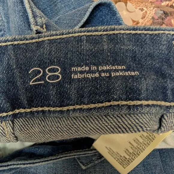 Pilcro Anthropologie Wide Flare Jean Coastal Casual Timeless Current - Size 28