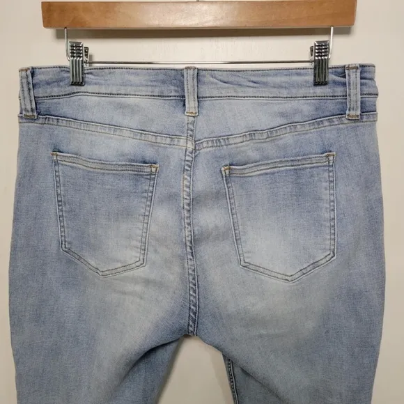 Pistola Arielle Skinny Cropped Scissor Cut Hem Light Wash Jeans Size 31
