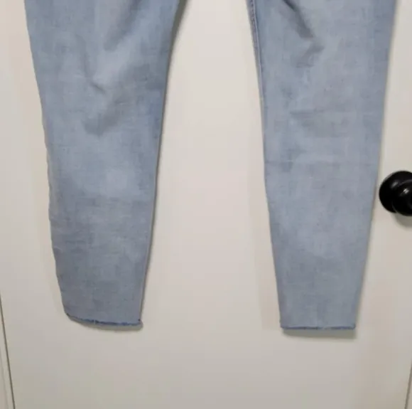 Pistola Arielle Skinny Cropped Scissor Cut Hem Light Wash Jeans Size 31