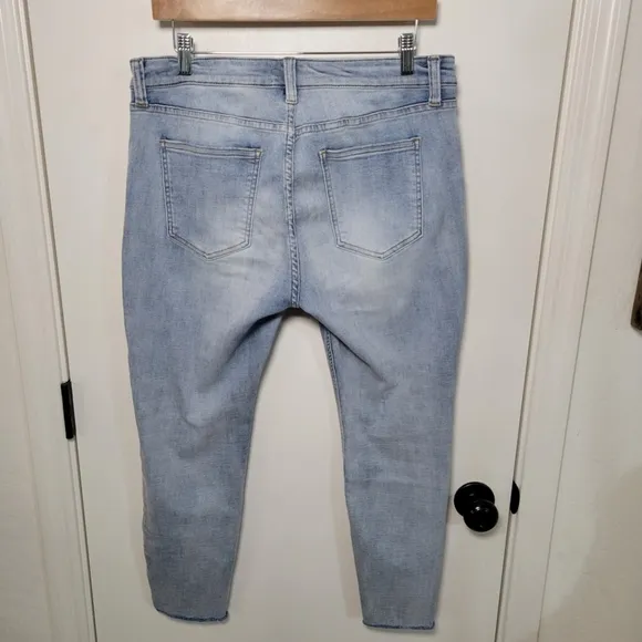 Pistola Arielle Skinny Cropped Scissor Cut Hem Light Wash Jeans Size 31