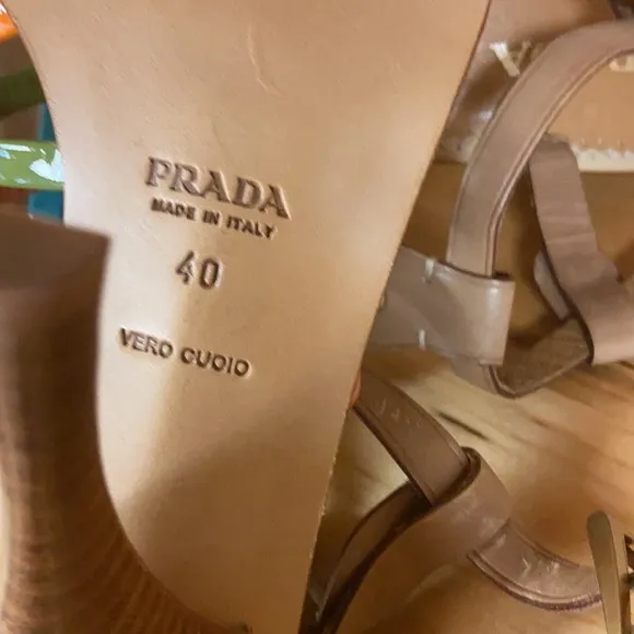 PRADA WOMEN HIGH FASHION SHOES HEELS SIZE EURO 40 MADE IN ITALY