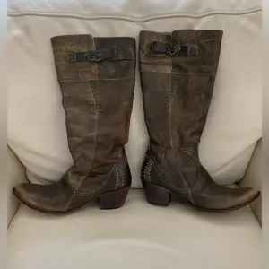 Pre well loved Siren by Mark Nason boots SZ10. Beautiful brown leather. Italy