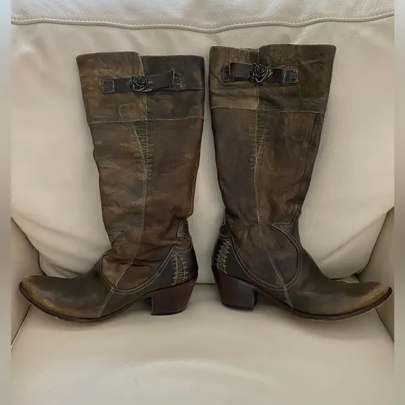 Pre well loved Siren by Mark Nason boots SZ10. Beautiful brown leather. Italy