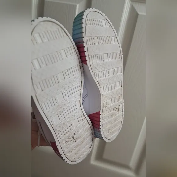 PUMA • Carina 20 Fade Jr Girls Youth Sneaker Kids 2.5C Aqua Pink White Creepers