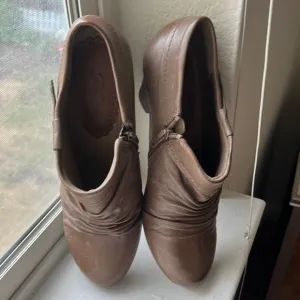 Pure Sole leather Shoes.   (NEOT)