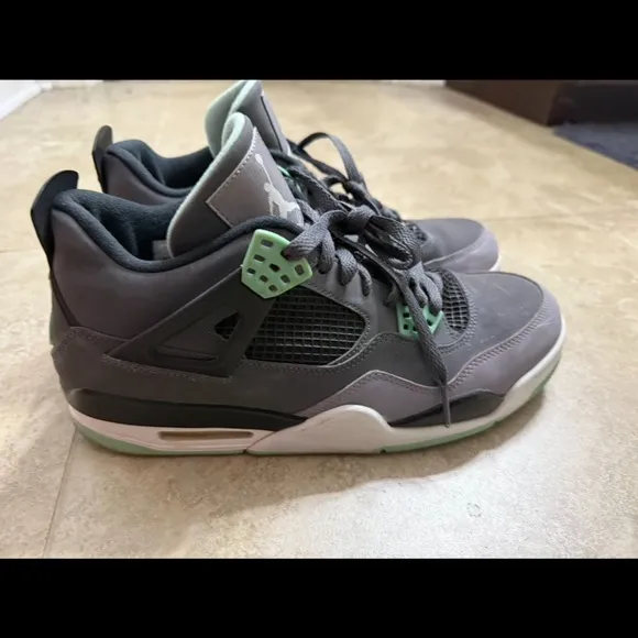 Retro Jordan 4’s