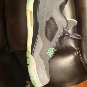 Retro Jordan 4’s