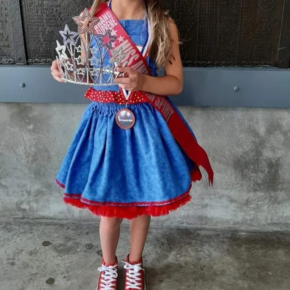 Rosie the Riveter pageant ooc, patriotic &amp;Denim Wear girl size 6, can fit bigger