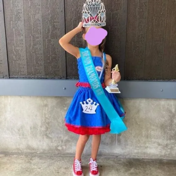 Rosie the Riveter pageant ooc, patriotic &amp;Denim Wear girl size 6, can fit bigger