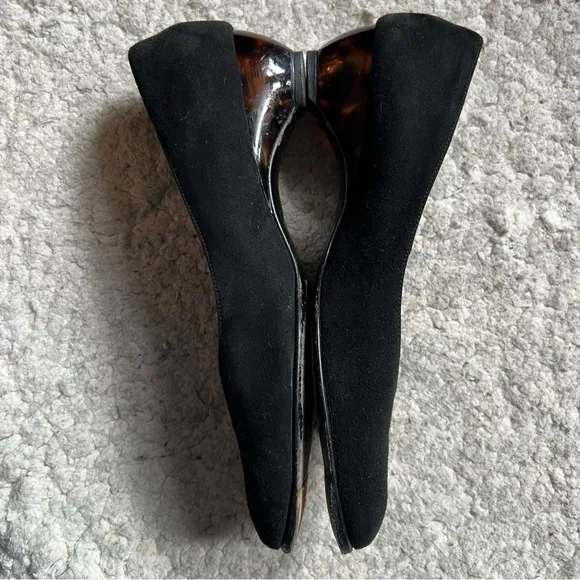 Salvatore Ferragamo Boutique VTG Black Suede Tortoise Shell Resin Kitten Heels