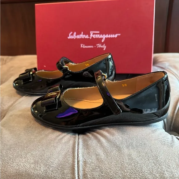 Salvatore Ferragamo Kids/Girls Black Patent  Dress Shoes with Bow