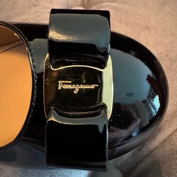 Salvatore Ferragamo Kids/Girls Black Patent  Dress Shoes with Bow