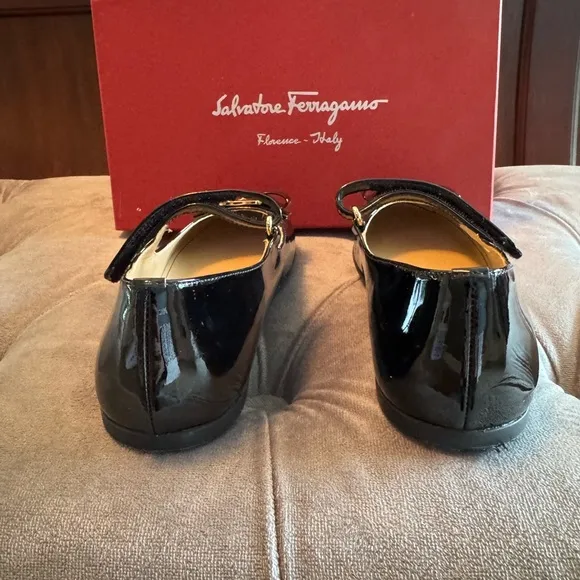 Salvatore Ferragamo Kids/Girls Black Patent  Dress Shoes with Bow