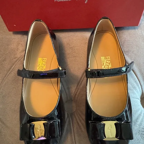 Salvatore Ferragamo Kids/Girls Black Patent  Dress Shoes with Bow