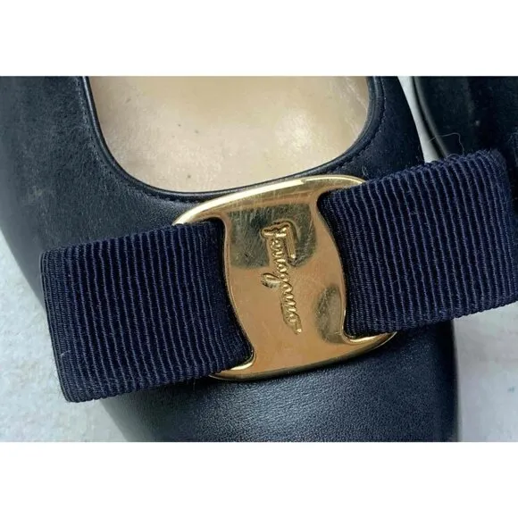 Salvatore Ferragamo Vara Bow Pump Blue Naplak Shoe Size 8.5 (2A) Narrow