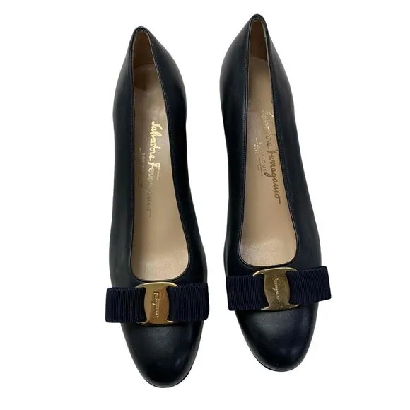 Salvatore Ferragamo Vara Bow Pump Blue Naplak Shoe Size 8.5 (2A) Narrow