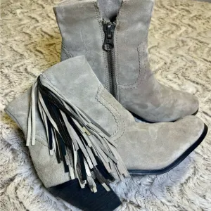 Sam Edelman Light Gray Boho Indie Western Fringe Suede Ankle BootsSize 7