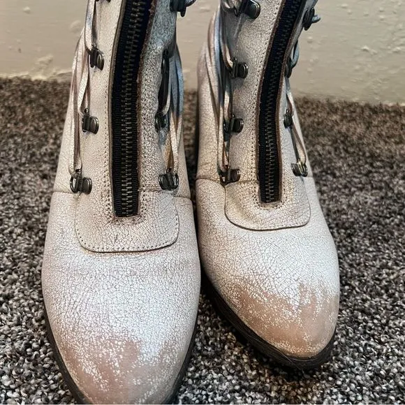 Sbicca Vintage Collection 'Peacekeepers' Distressed White Ankle Boots sz 11