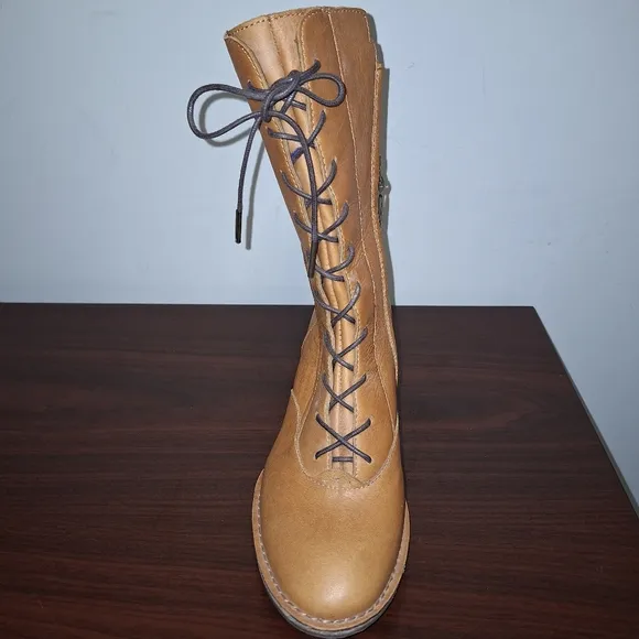 Sergio Tomani Sporcare Miel Tiana zipper/lace calf boots. Suede and leather