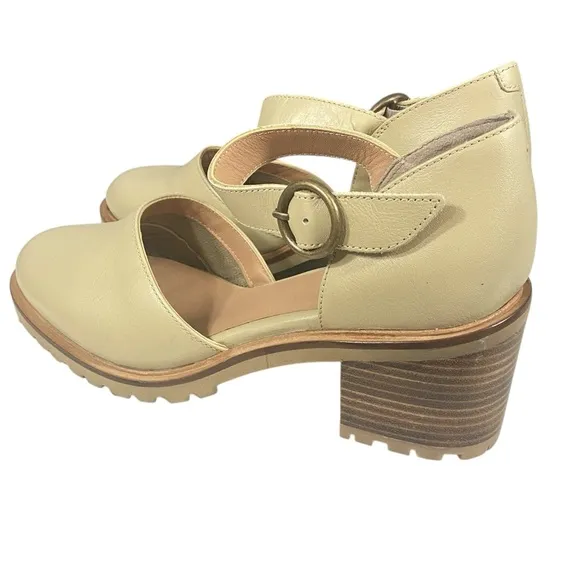 Seychelles $148 Cream Leather Mary Janes Lock and Key shoes 8