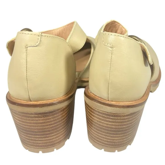 Seychelles $148 Cream Leather Mary Janes Lock and Key shoes 8
